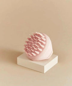 Masseur cuir chevelu pour femmes rose avec picots souples pour un massage apaisant