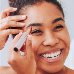 OneScale taille-sourcils électrique femme élégant et précis – détail produit